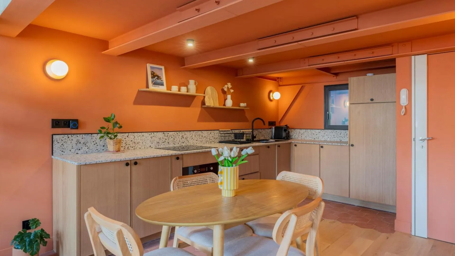 Appartement Lumiere Du Panier - Welkeys Marseille 0*,